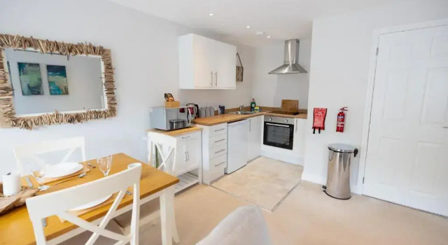 Апартаменты Stylish Brixham Apartment - Newly decorated - Free on street parking