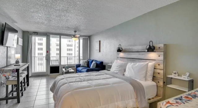 Апартаменты Breezy Daytona Beach Studio w/ Balcony & Views!