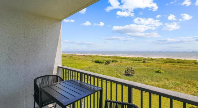 Islander East 309 - Seashell Studio