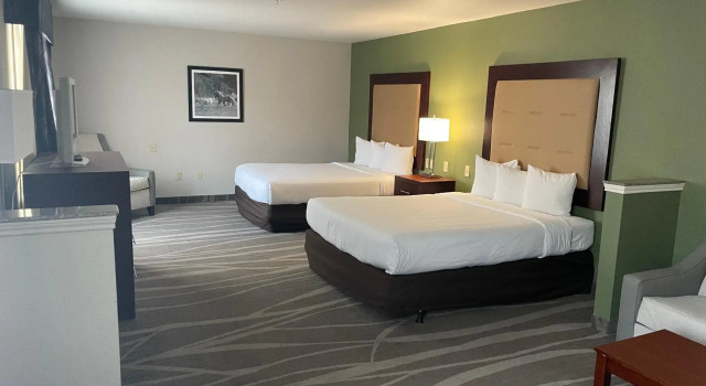 Четырёхместный номер Deluxe Quality Inn & Suites Weatherford