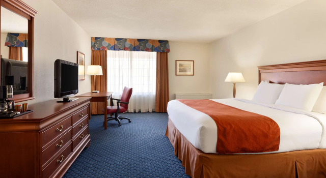 Country Inn & Suites by Radisson, Fredericksburg South (I-95), VA, Забронировать Отель Фредериксберг Виргиния, рядом с Spotsylvania Regional Medical Center