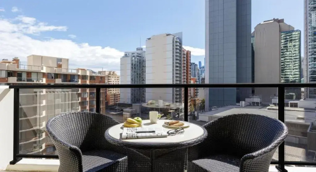 Люкс с балконом Meriton Suites Kent Street, Sydney