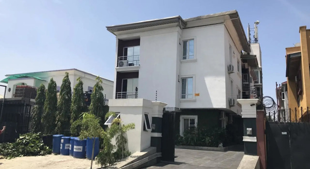 H3 Luxury Cottage, Buchen Sie Ferienhaus Hotels in Eti-Osa mit Parkplatz, Parkplätze