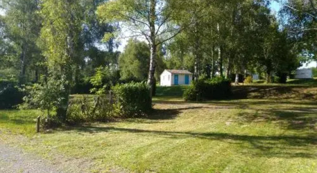 Camping de Ladignac Le Long Bel air, Varaa Leirintäalue Telttailu ja glamping kohteessa Aquitaine, Leirintäalue