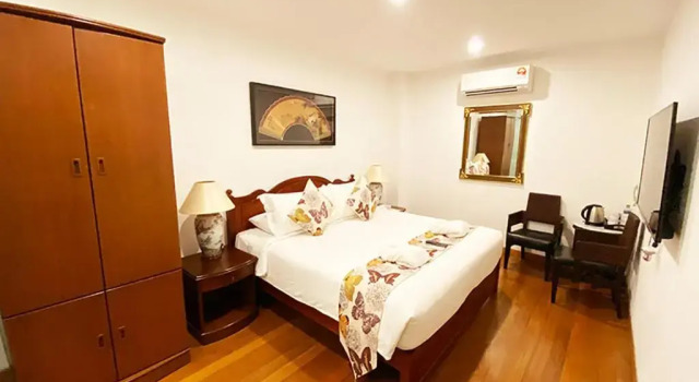 Номер Standard Heeren Straits Hotel