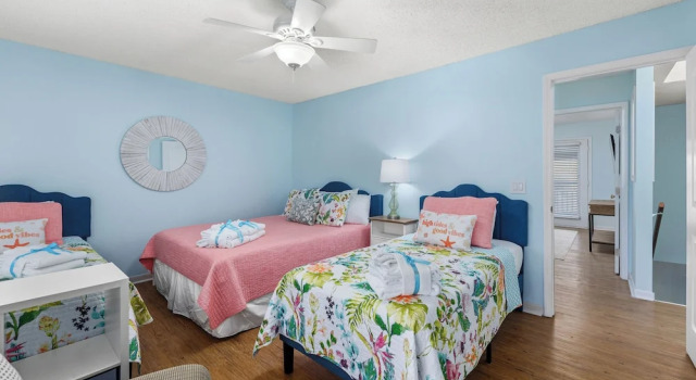 Short Walk to The Beach! Community Pool! Sleeps 8, Забронировать Дом для отпуска Пляж Вест-Панама-Сити США