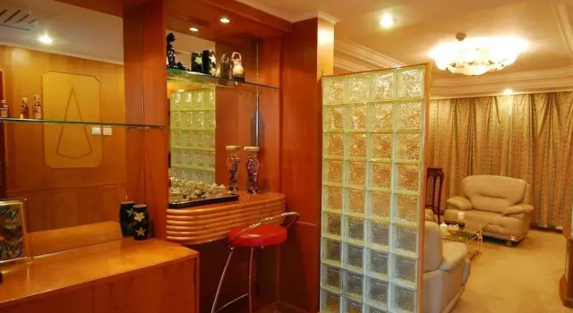 Lotus Hotel, Book Hotel Hoteller i Kunming med parkering, Parkering