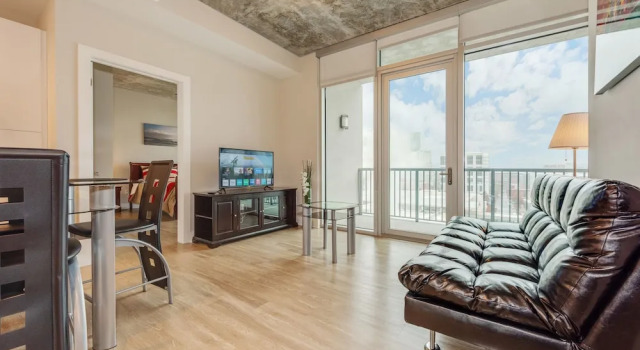 Апартаменты с 2 комнатами с балконом 2br Apartment Near Convention Center - No Balcony 2 Bedroom Apts by RedAwning