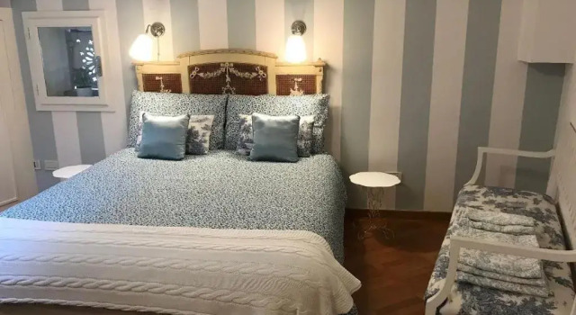 Апартаменты Romantic and Charming Apartments