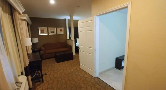 Двухместный люкс Accessible Comfort Inn & Suites Huntington Beach