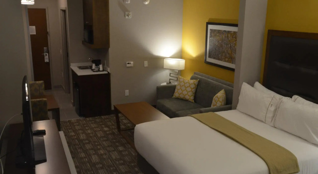 Двухместный номер Standard Holiday Inn Express Hotel & Suites Albany by IHG