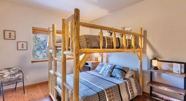 Lookout Ridge Townhomes #113 by Summit County Mountain Retreats, Rezerwuj Dom wakacyjny Hotele w Dillon z parkingiem, Parking