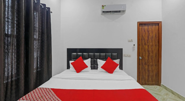 OYO 79580 The Pal's Residency
