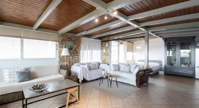 Sunny Loft with a Panoramic View, Забронировать Апартаменты/квартира Вула Attica Riviera