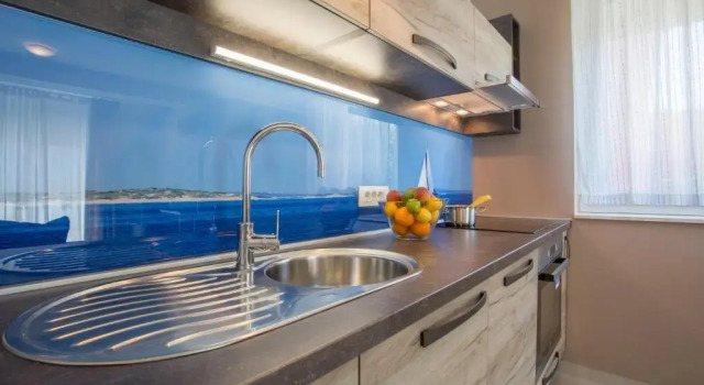 Apartments Viktorija 2, Varaa Huoneisto Hotellit Kvarner Islands uima-altaalla, Uima-allas