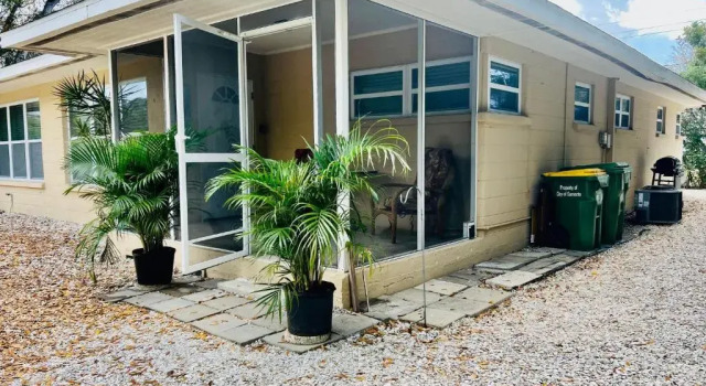 Коттедж Cute House near Downtown