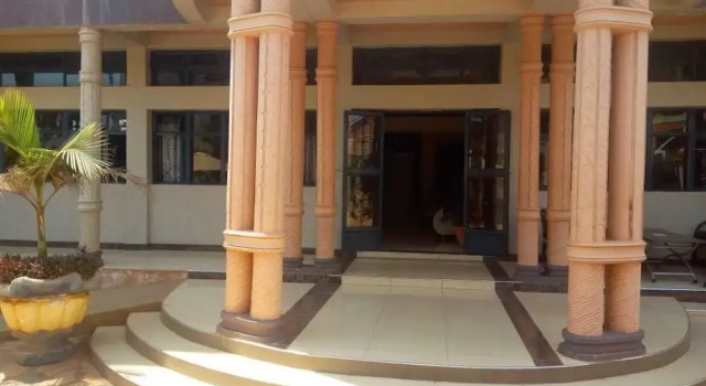The Breez Hotel, Boek Hotel Hotels en accommodaties in Busia, Hotel