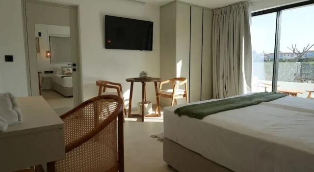 Полулюкс Sirena Bay Beach House and Luxury Suites
