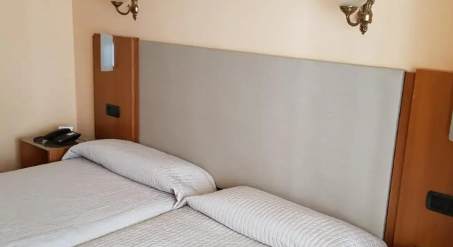 Четырёхместный номер Standard Отель Alda Centro Pontevedra