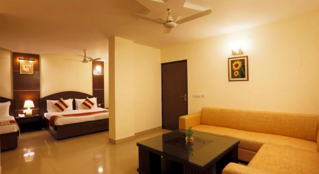 La Sapphire Airport Hotel