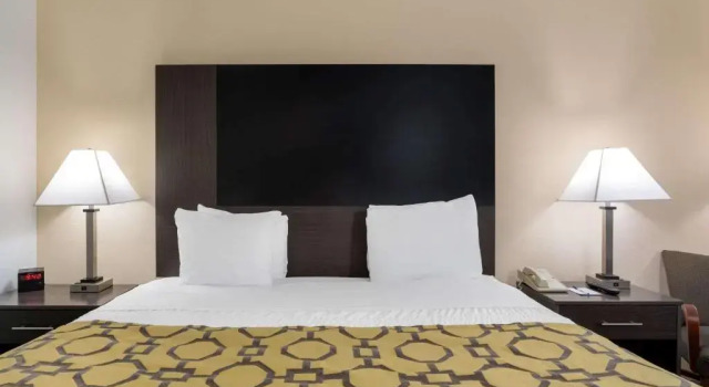 Четырёхместный номер Standard Baymont by Wyndham Tallahassee