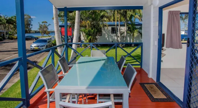 Вилла с видом на закат Lakeside Forster Holiday Park