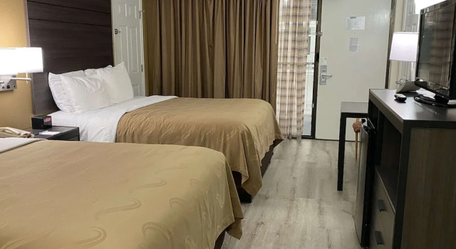 Четырёхместный номер Standard с красивым видом из окна Quality Inn Branson - Hwy 76 Central