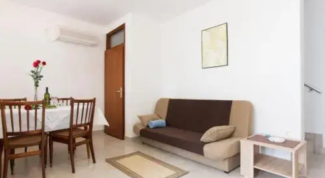 Holiday Home Mery, Prenota Appartamento Hotel a Isole Quarnerine con parcheggio, Parcheggio