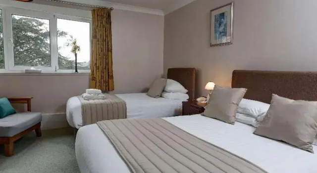 Трёхместный номер Standard Oaklands Hotel