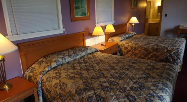 Четырёхместный номер Standard Westmount Motel