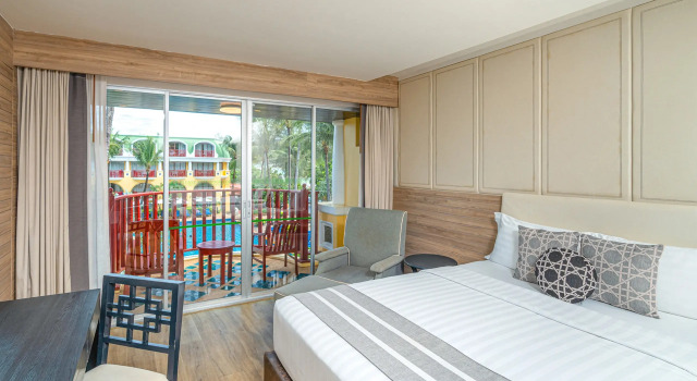 Номер Deluxe с видом на бассейн Phuket Graceland Resort and Spa