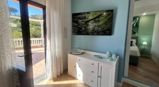 Четырёхместный люкс Luxury с балконом и с видом на море Villa Costanza sorrento B&b