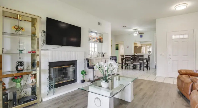 Steps to Community Pool & Spa: Palm Desert Condo!, Забронировать Апартаменты/квартира Отели Палм-Дезерт с парковкой, Парковка