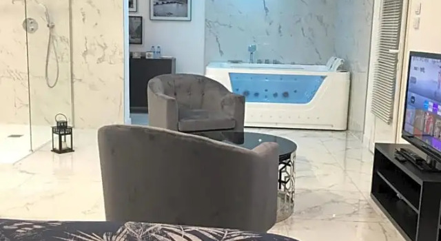 Suite Saint Esteve avec balneo au cœur d'un hameau