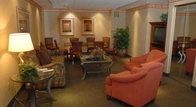 Embassy Suites by Hilton Nashville South Cool Springs, Buchen Sie Hotel Franklin Tennessee