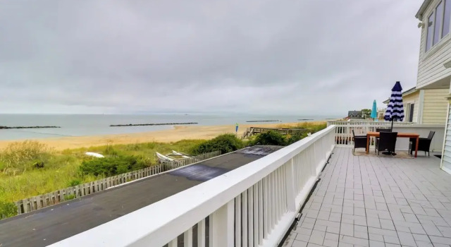 Коттедж Pets Welcome: Beachfront Family Retreat in Norfolk
