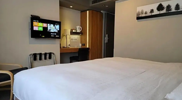 Økonomi- dobbelt værelse Simple + Hotel
