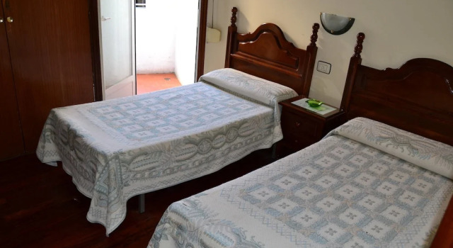 Двухместный номер Economy с балконом Pensión Residencia Buenos Aires