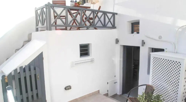 Студия White Side Suites