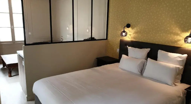 Студия Au Loup Historic Apartments