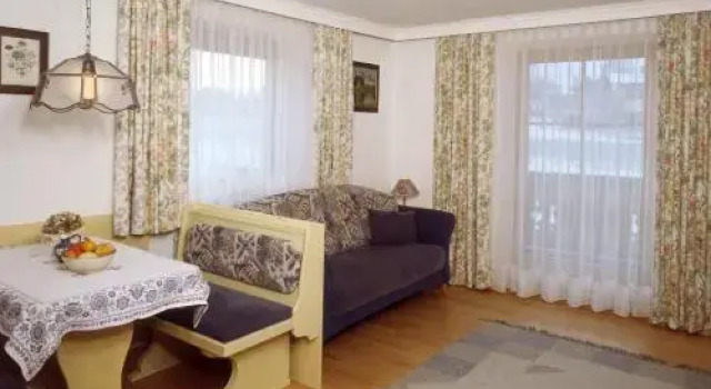Haus Unterberg, Забронировать Отель Кёссен Kaiserwinkl, рядом с Канатная дорога Унтербергхорнбан
