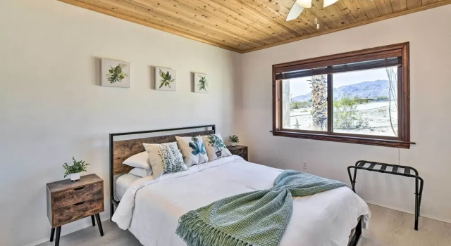 Chic Joshua Tree Pad w/ Mountain Views & Hot Tub