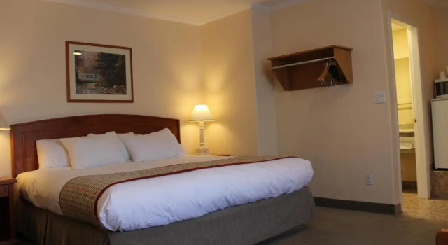 Номер Standard Travelodge by Wyndham Kamloops