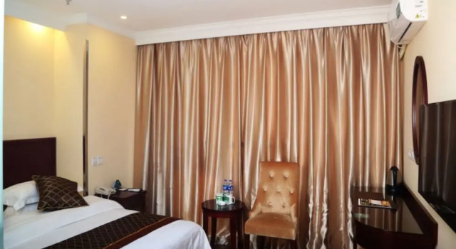 Двухместный номер Standard GreenTree Inn Shanghai Pudong Airport Heqing Huanqing Middle Road Express Hotel