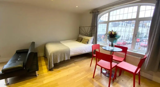 Студия Stylish Maisonette and studio in Victoria