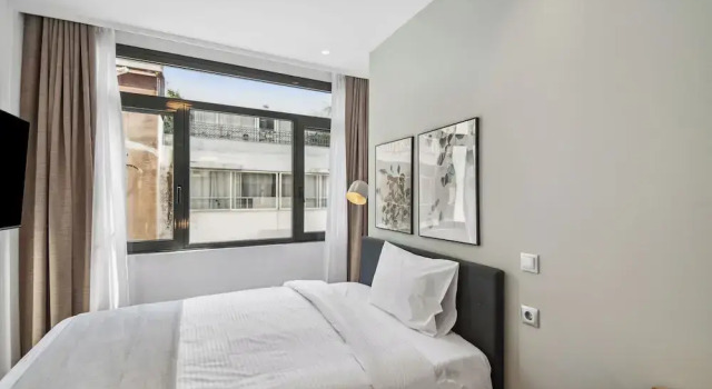 Limehome Piraeus Olive