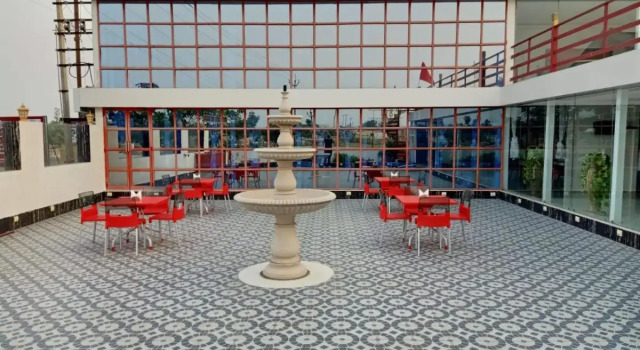 Gods County. Resort & Banquets, Забронировать Курортный отель Отели Тарапит с бассейном, Бассейн