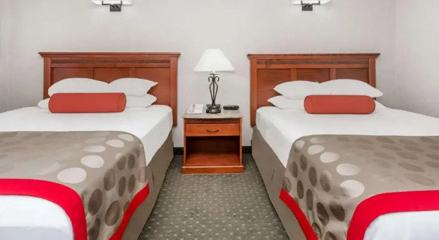 Четырёхместный номер Standard Ramada by Wyndham Frisco
