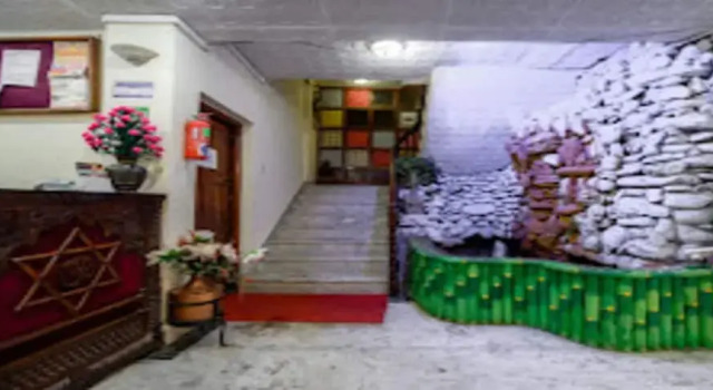 MeroStay 180 Hotel EMO