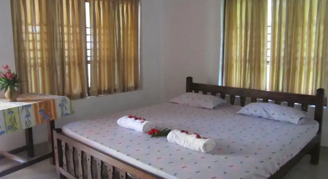 M R Beach & Cottages